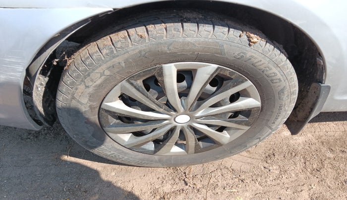 2010 Hyundai Verna  SX 1.6 VTVT, Petrol, Manual, 1,12,001 km, tyre