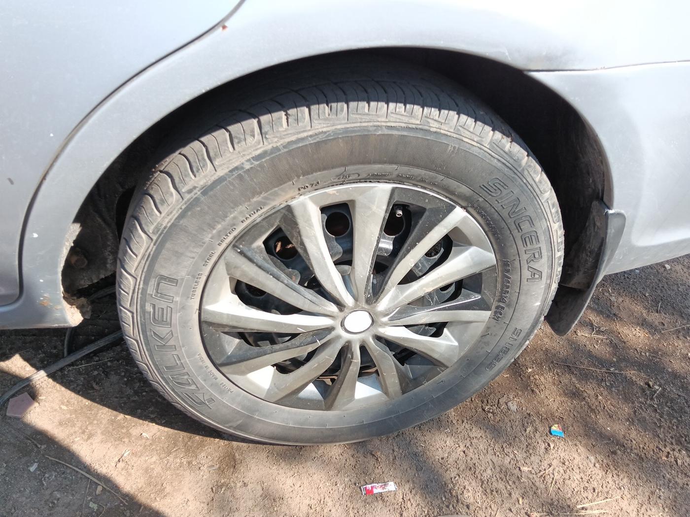 2010 Hyundai Verna  SX 1.6 VTVT, CNG, Manual, 1,12,001 km, tyre