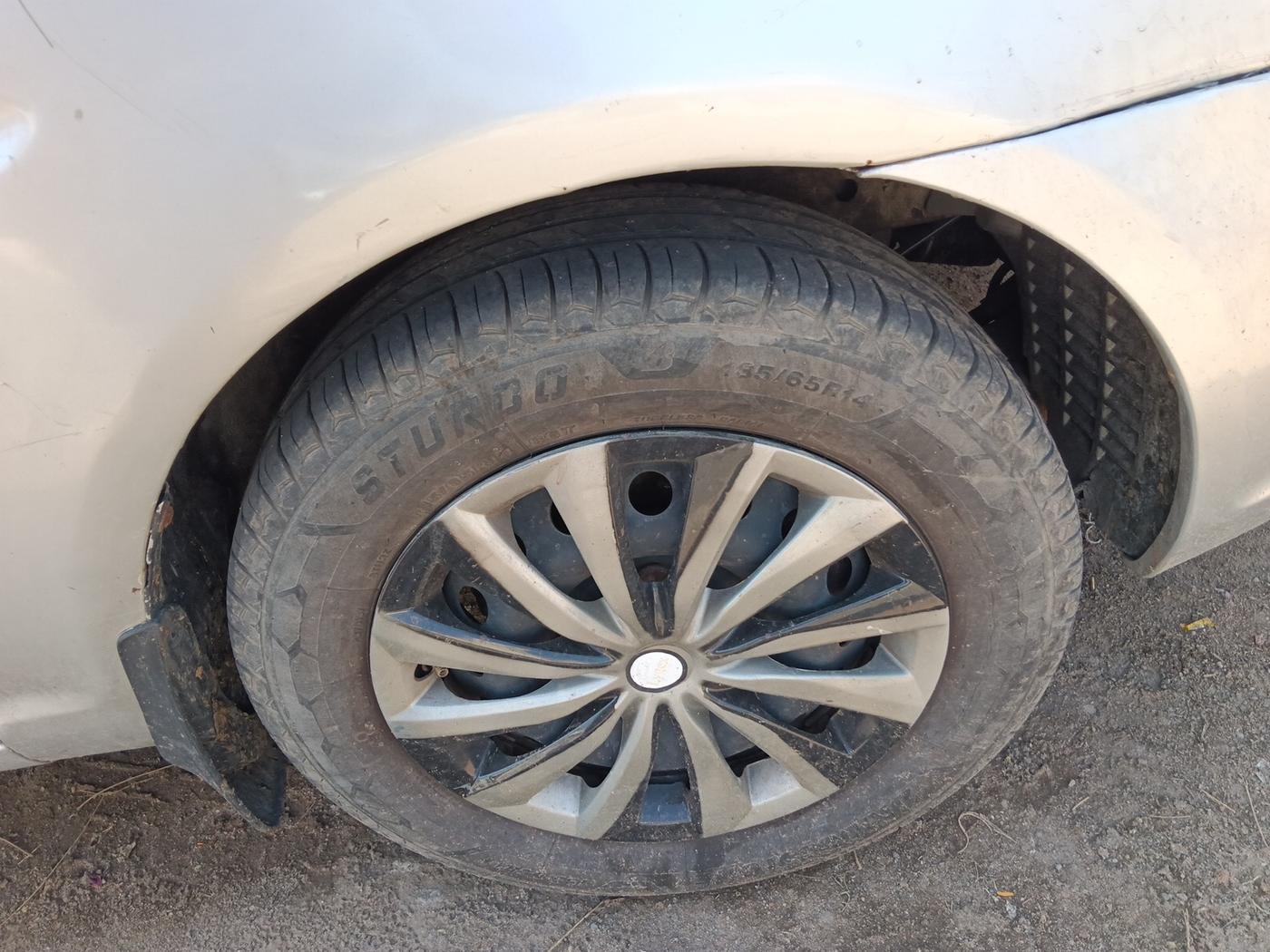 2010 Hyundai Verna  SX 1.6 VTVT, CNG, Manual, 1,12,001 km, tyre