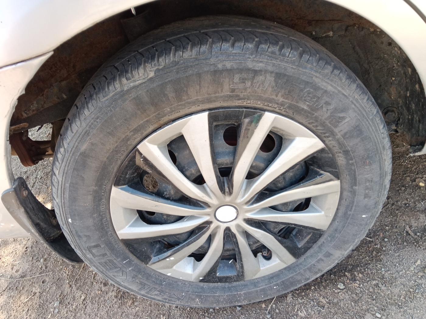 2010 Hyundai Verna  SX 1.6 VTVT, CNG, Manual, 1,12,001 km, tyre
