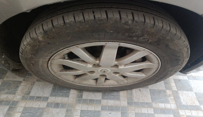 2011 Renault Fluence 1.5 E2, Diesel, Manual, 1,13,947 km, tyre