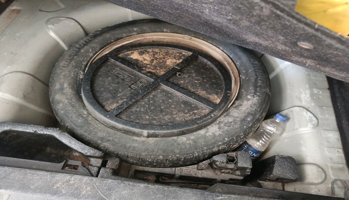 2011 Renault Fluence 1.5 E2, Diesel, Manual, 1,13,947 km, tyre