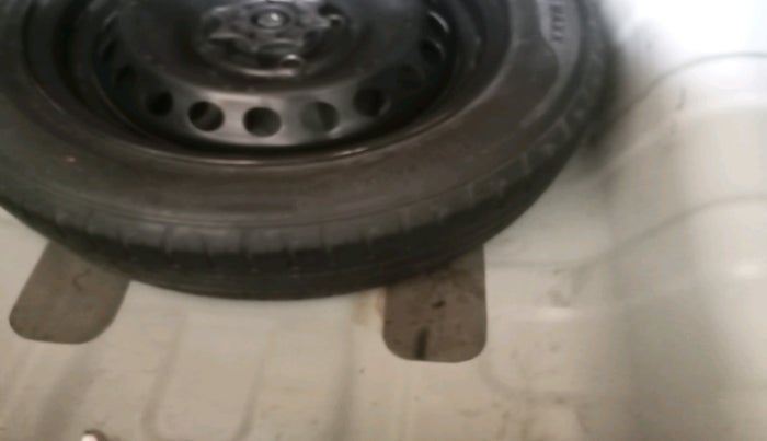 2018 Hyundai Xcent E+, Petrol, Manual, 84,946 km, tyre