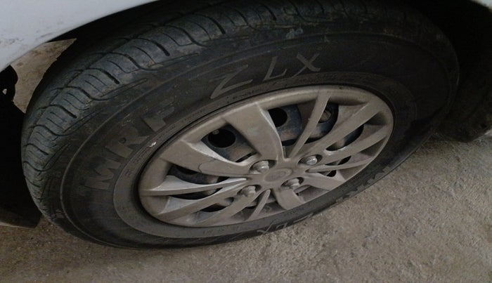 2014 Hyundai i10 SPORTZ 1.1 LPG, Petrol, Manual, 1,98,331 km, tyre