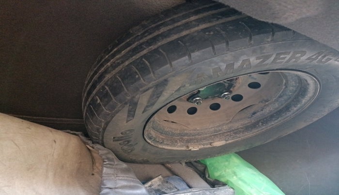 2014 Hyundai i10 SPORTZ 1.1 LPG, Petrol, Manual, 1,98,331 km, tyre