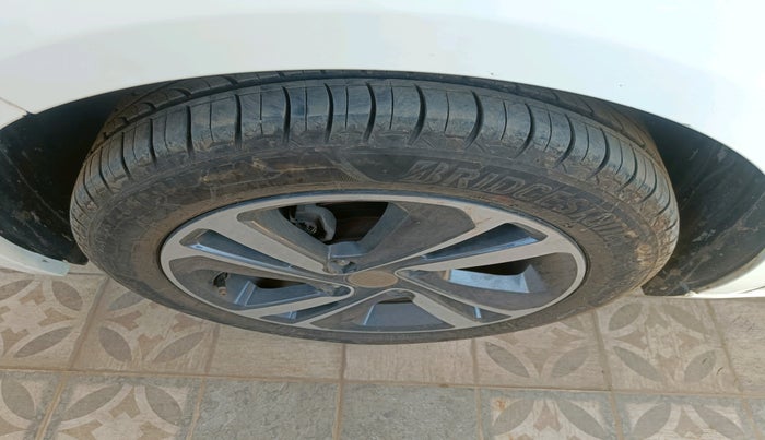 2020 Tata ALTROZ XZ PETROL, Petrol, Manual, 69,104 km, tyre