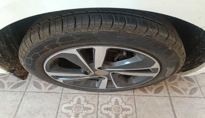 2020 Tata ALTROZ XZ PETROL, Petrol, Manual, 69,104 km, tyre