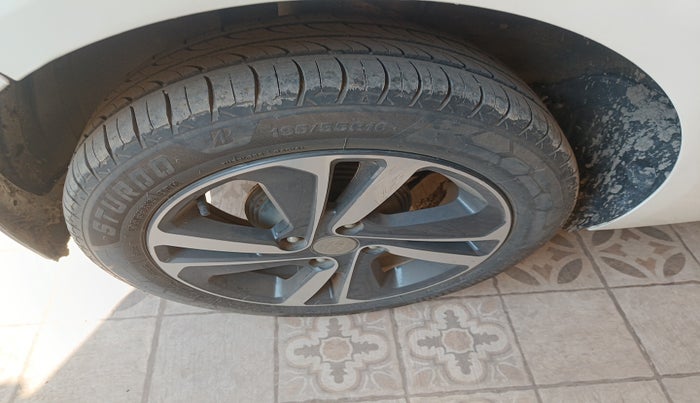 2020 Tata ALTROZ XZ PETROL, Petrol, Manual, 69,104 km, tyre