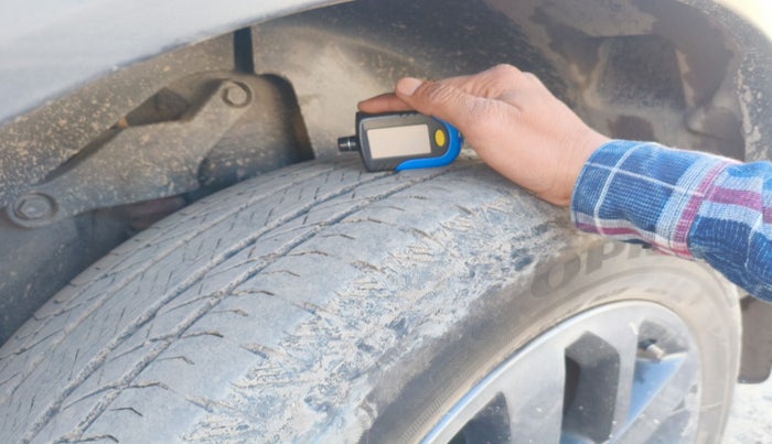 2022 Tata Harrier XZA PLUS 2.0L, Diesel, Automatic, 94,275 km, tyre