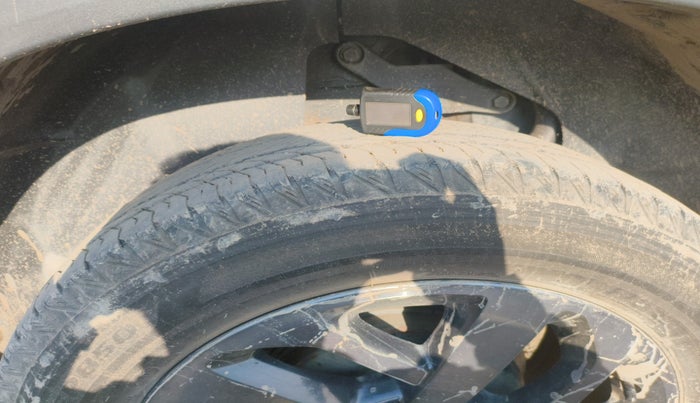 2022 Tata Harrier XZA PLUS 2.0L, Diesel, Automatic, 94,275 km, tyre