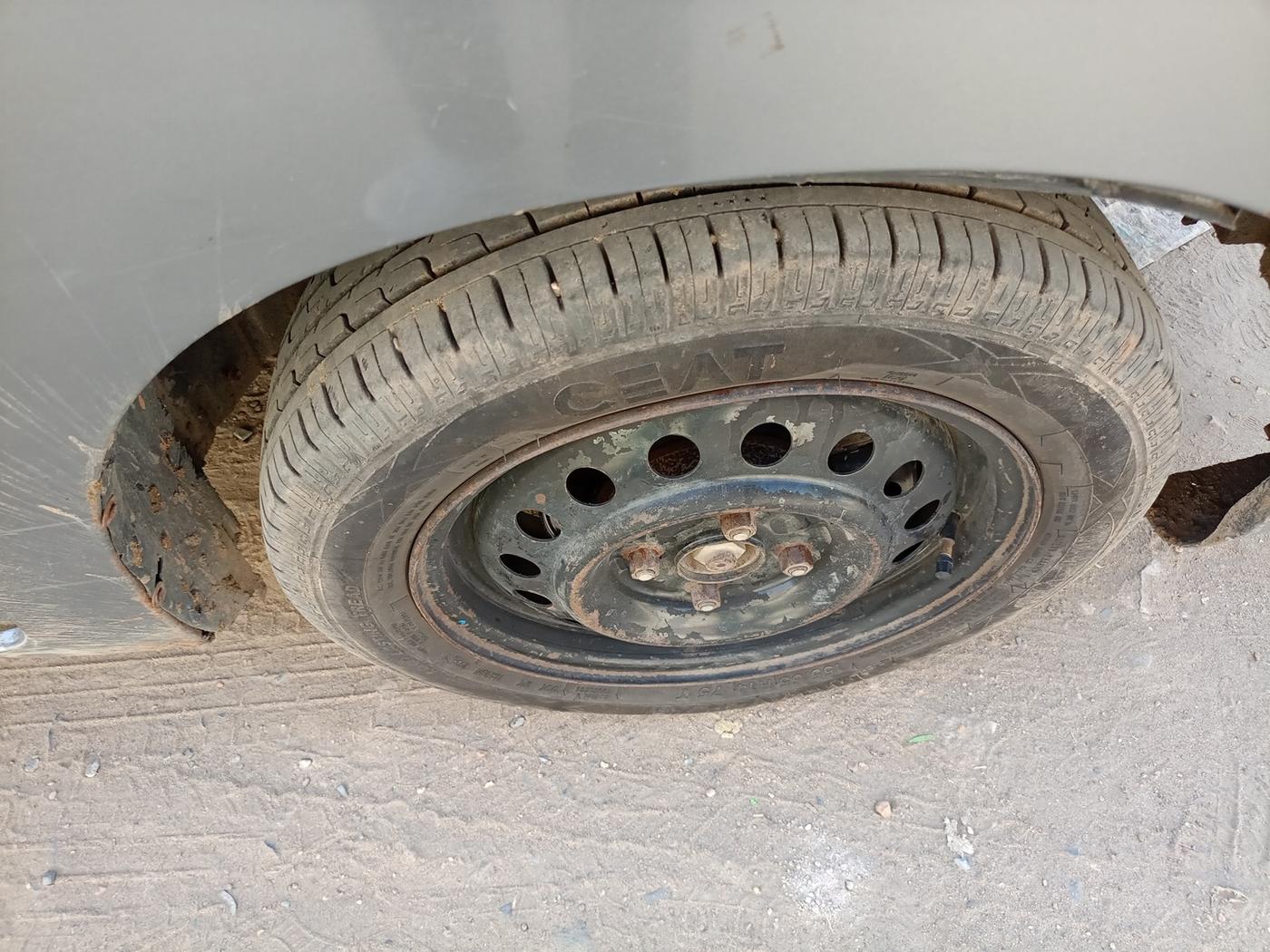 2012 Maruti Wagon R 1.0 VXI, Petrol, Manual, 1,52,936 km, tyre