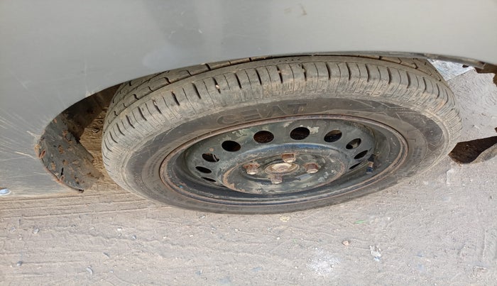 2012 Maruti Wagon R 1.0 VXI, Petrol, Manual, 1,52,936 km, tyre