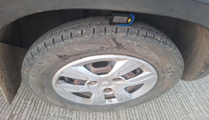 2016 Renault Kwid RXT 0.8, Petrol, Manual, 1,00,136 km, tyre