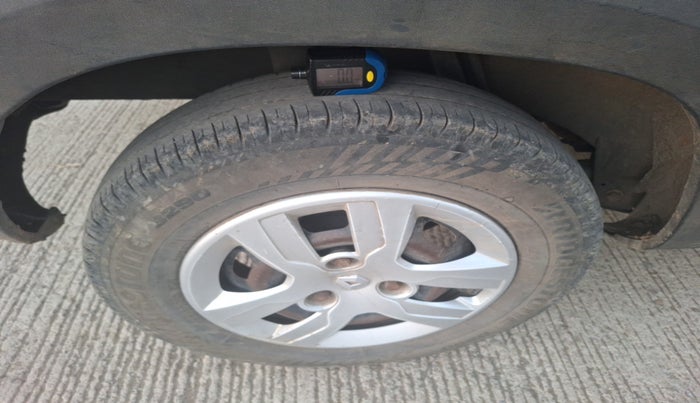 2016 Renault Kwid RXT 0.8, Petrol, Manual, 1,00,136 km, tyre