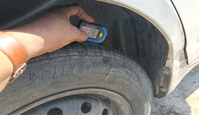 2011 Maruti Swift VXI, Petrol, Manual, 1,89,523 km, tyre