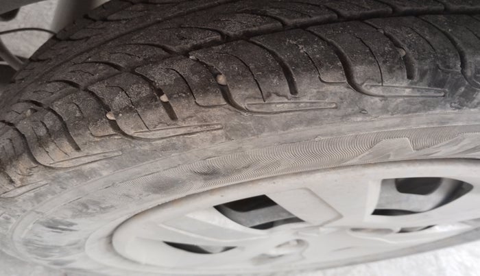 2019 Renault Kwid RXL, Petrol, Manual, 1,03,894 km, tyre