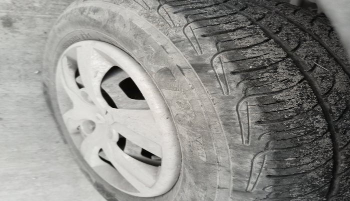 2019 Renault Kwid RXL, Petrol, Manual, 1,03,894 km, tyre