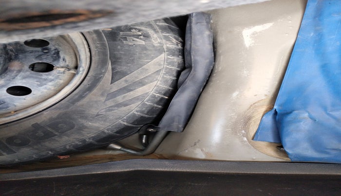 2016 Maruti Swift VDI, Diesel, Manual, 1,00,253 km, tyre