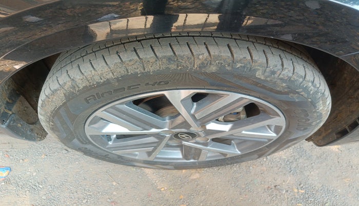 2024 Hyundai Verna SX (O) 1.5 MPI MT, Petrol, Manual, 29,140 km, tyre