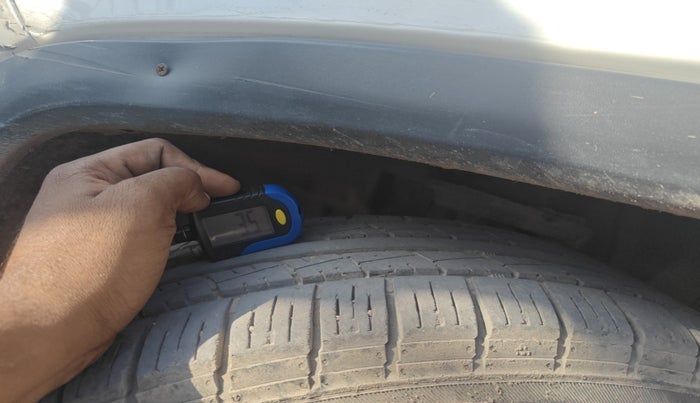 2017 Jeep Compass LONGITUDE (O) 2.0 DIESEL, Diesel, Manual, 1,38,143 km, tyre