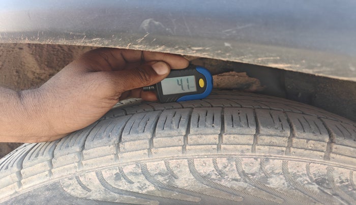 2017 Jeep Compass LONGITUDE (O) 2.0 DIESEL, Diesel, Manual, 1,38,143 km, tyre