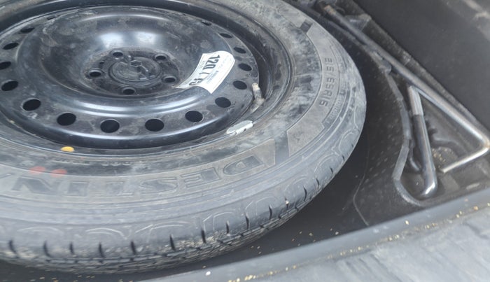 2017 Jeep Compass LONGITUDE (O) 2.0 DIESEL, Diesel, Manual, 1,38,143 km, tyre