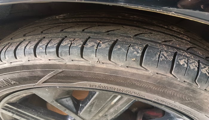 2023 Hyundai Verna SX (O) 1.5 TURBO DCT DUAL TONE, Petrol, Automatic, 67,821 km, tyre