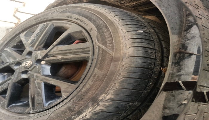 2023 Hyundai Verna SX (O) 1.5 TURBO DCT DUAL TONE, Petrol, Automatic, 67,821 km, tyre