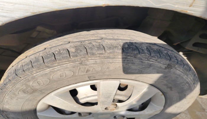 2012 Hyundai Eon D-LITE+, Petrol, Manual, 1,24,913 km, tyre