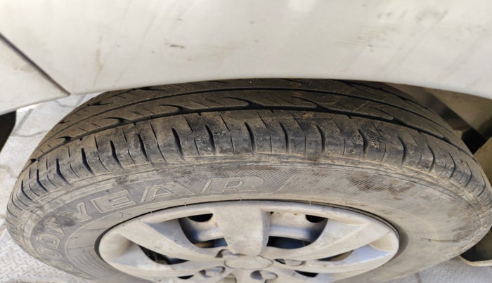 2012 Hyundai Eon D-LITE+, Petrol, Manual, 1,24,913 km, tyre