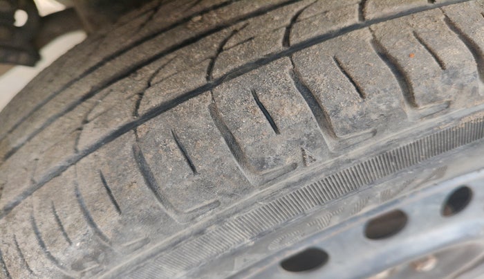 2012 Maruti Wagon R 1.0 VXI, Petrol, Manual, 1,48,706 km, tyre