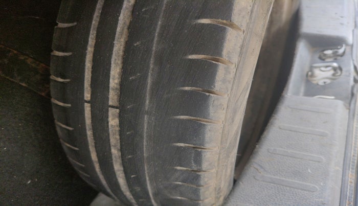 2012 Maruti Wagon R 1.0 VXI, Petrol, Manual, 1,48,706 km, tyre