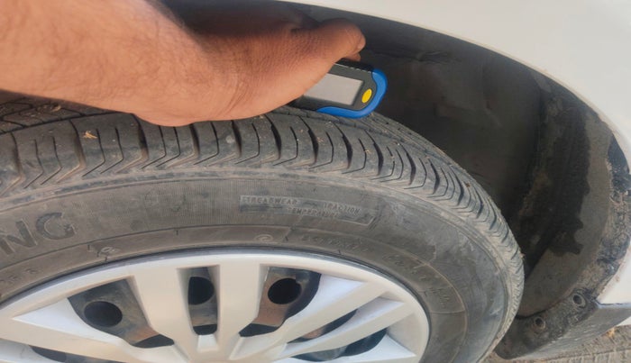 2016 Maruti Swift VXI, Petrol, Manual, 73,398 km, tyre