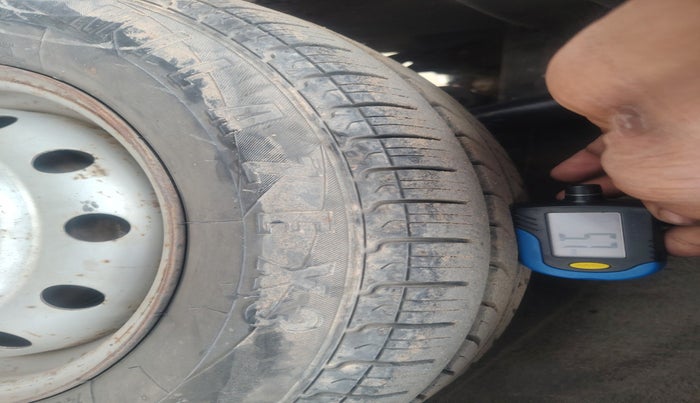 2011 Maruti Wagon R 1.0 LXI, Petrol, Manual, 96,204 km, tyre