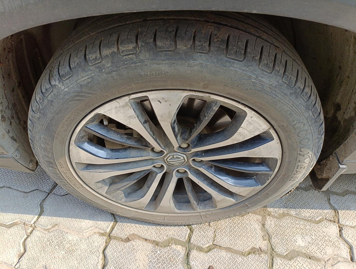 2021 MG HECTOR PLUS SHARP 1.5 PETROL TURBO HYBRID MT 6-STR, Petrol, Manual, 1,28,500 km, tyre