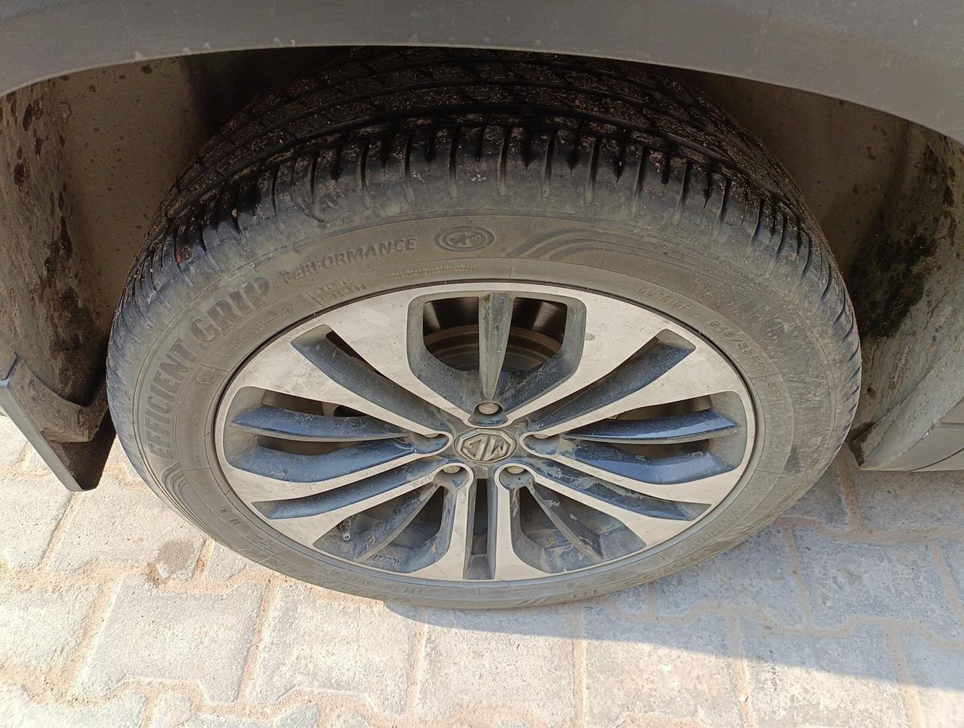 2021 MG HECTOR PLUS SHARP 1.5 PETROL TURBO HYBRID MT 6-STR, Petrol, Manual, 1,28,500 km, tyre