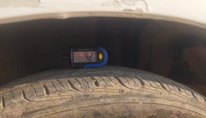 2015 Maruti Swift Dzire VDI, Diesel, Manual, 1,87,977 km, tyre