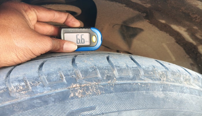 2023 Mahindra XUV300 W8 (O) 1.5 DIESEL, Diesel, Manual, 43,035 km, tyre