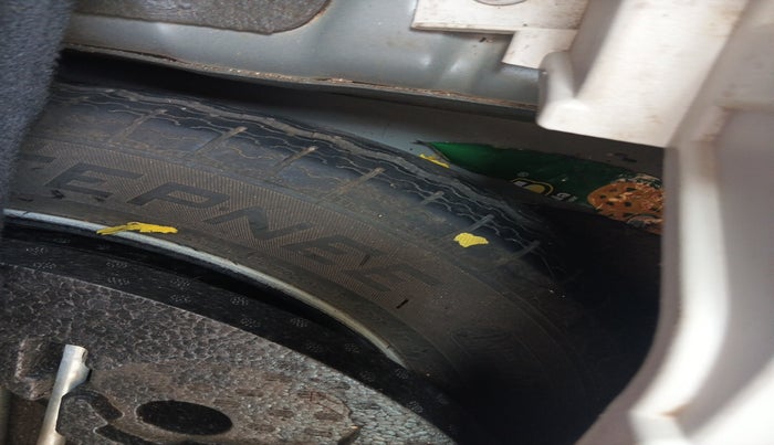 2023 Mahindra XUV300 W8 (O) 1.5 DIESEL, Diesel, Manual, 43,035 km, tyre