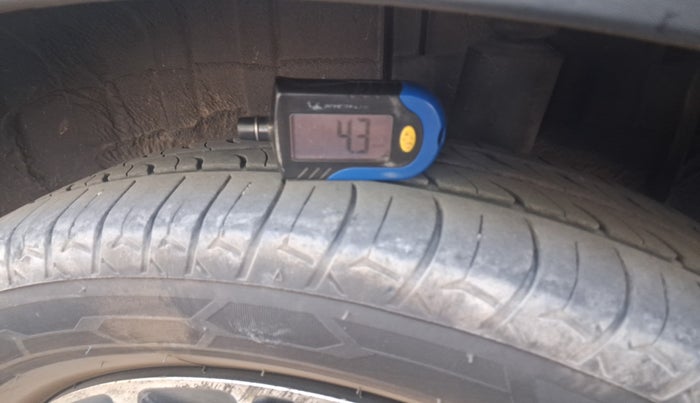 2021 Renault TRIBER RXT, Petrol, Manual, 1,60,229 km, tyre