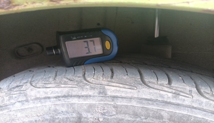 2011 Chevrolet Beat LS PETROL, Petrol, Manual, 1,91,772 km, tyre