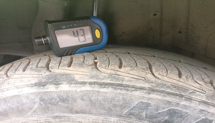 2011 Chevrolet Beat LS PETROL, Petrol, Manual, 1,91,772 km, tyre