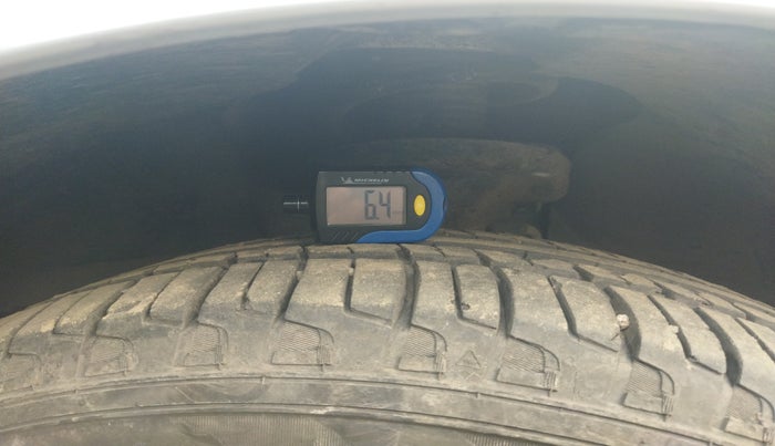 2014 Mahindra XUV500 W4, Diesel, Manual, 1,79,643 km, tyre