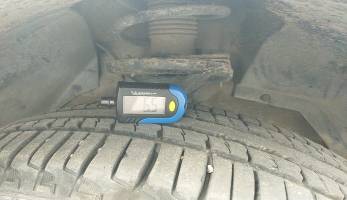 2014 Mahindra XUV500 W4, Diesel, Manual, 1,79,643 km, tyre