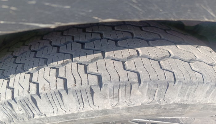 2018 Mahindra XUV500 W9, Diesel, Manual, 1,38,547 km, tyre