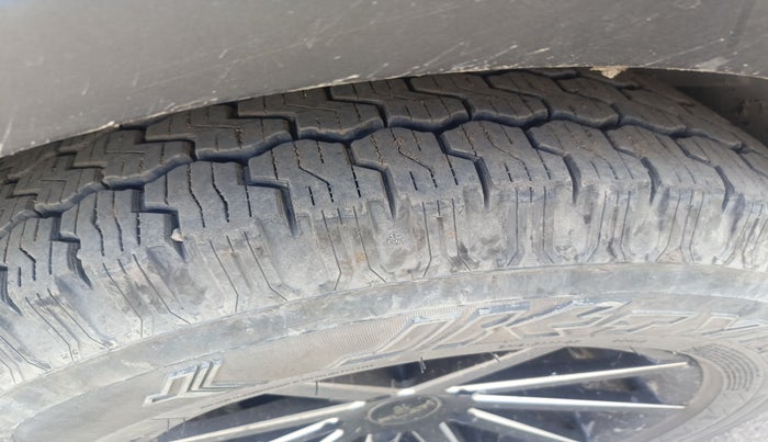 2018 Mahindra XUV500 W9, Diesel, Manual, 1,38,547 km, tyre