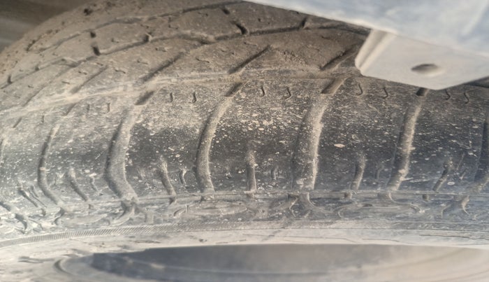 2018 Mahindra XUV500 W9, Diesel, Manual, 1,38,547 km, tyre