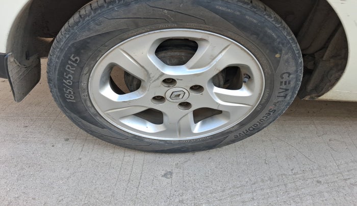 2016 Renault Lodgy 110 PS RXZ 8 STR, Diesel, Manual, 1,41,550 km, tyre