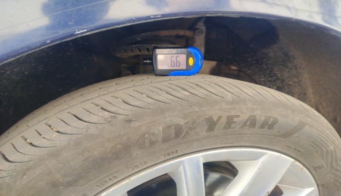 2015 Volkswagen Vento HIGHLINE PETROL AT, Petrol, Automatic, 84,621 km, tyre