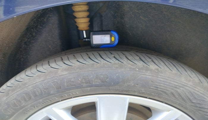 2015 Volkswagen Vento HIGHLINE PETROL AT, Petrol, Automatic, 84,621 km, tyre